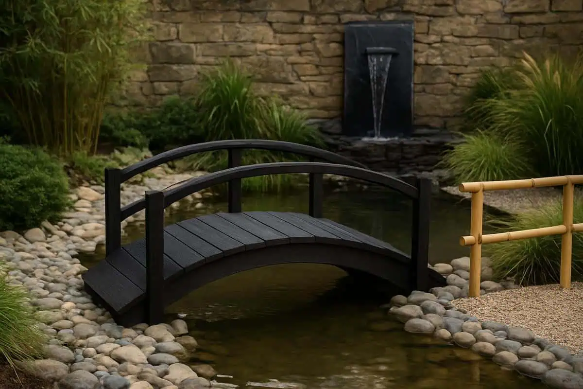 pont decoratif bois exotique avec fontaine de jardin en ardoise et mini bassin pour coin zen apaisant
